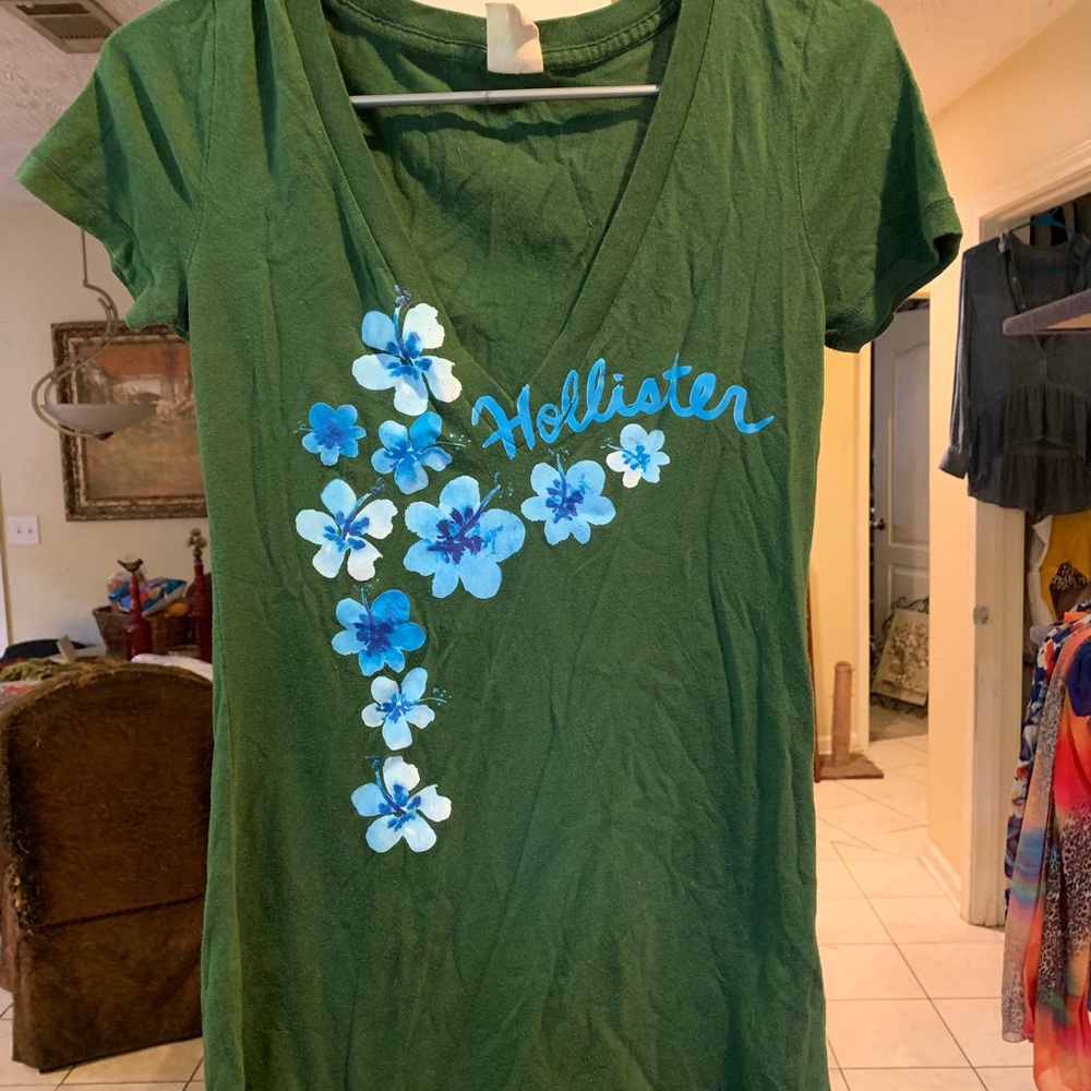 Hollister t shirt